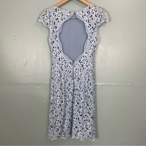 Alice + Olivia Clover Laced Mini Dress Baby Blue Back Cutout Cocktail Size 4 - Picture 7 of 11